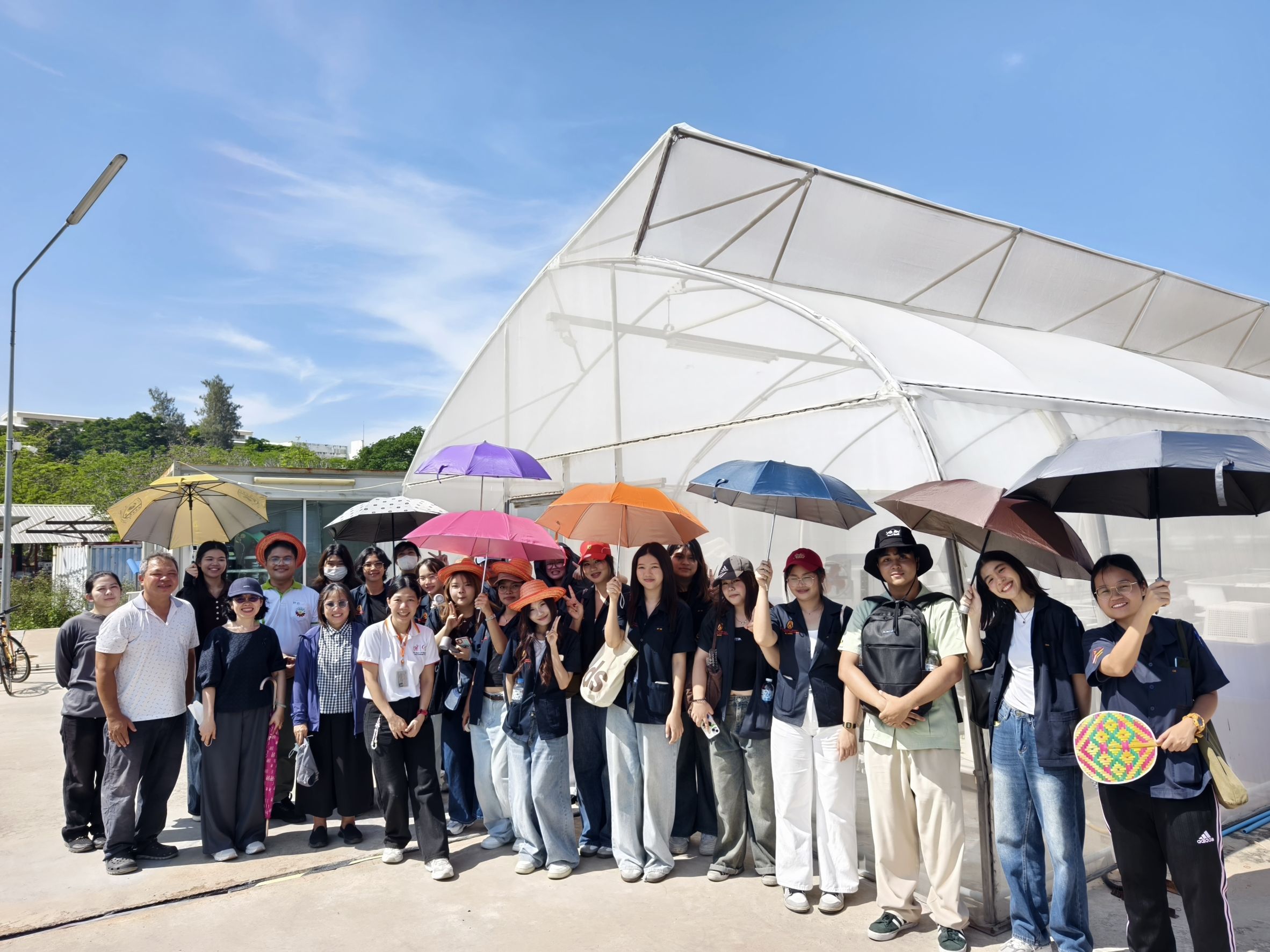 นักศึกษาจากภาควิชาเทคโนโลยีชีวภาพ คณะวิทยาศาสตร์ประยุกต์ มหาวิทยาลัยเทคโนโลยีพระจอมเกล้าพระนครเหนือ เข้าเยี่ยมชม และศึกษาดูงานห้องปฏิบัติการ สรบ.