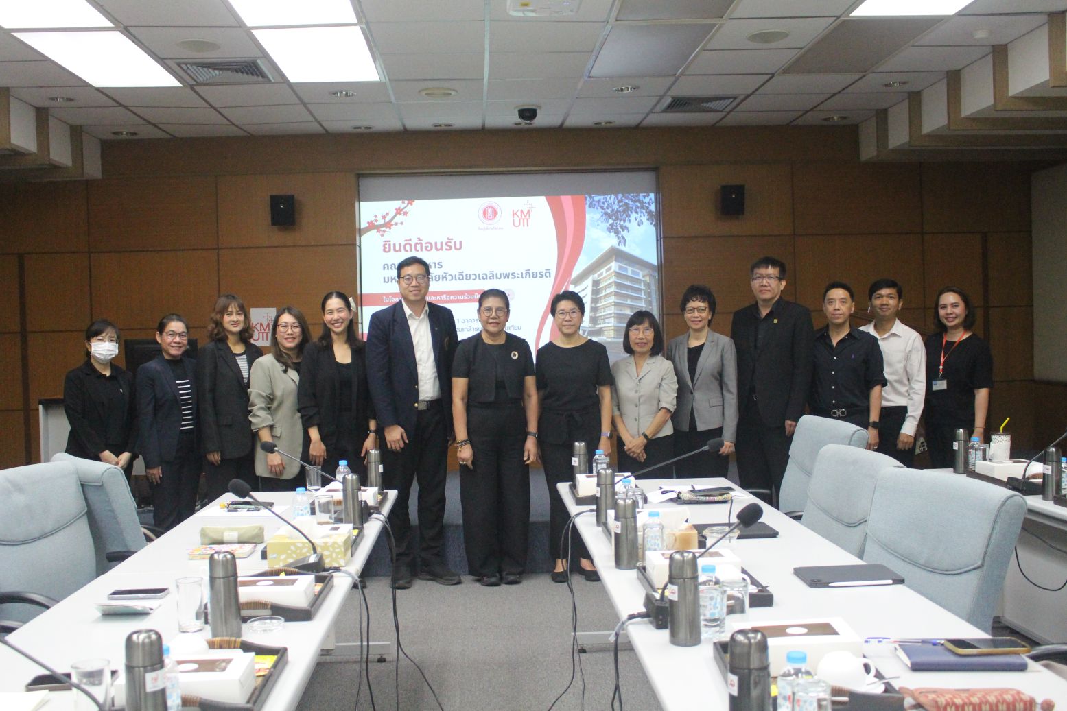 คณะผู้บริหารของมหาวิทยาลัยหัวเฉียวเฉลิมพระเกียรติ เยี่ยมชมห้องปฏิบัติการและหารือแนวทางความร่วมมือกับ มจธ.